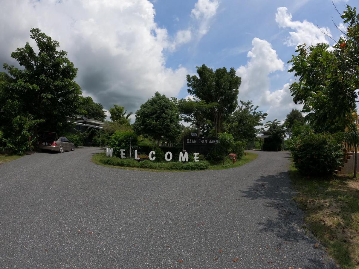 Baan Tonjaeng Resort Chainat Bagian luar foto