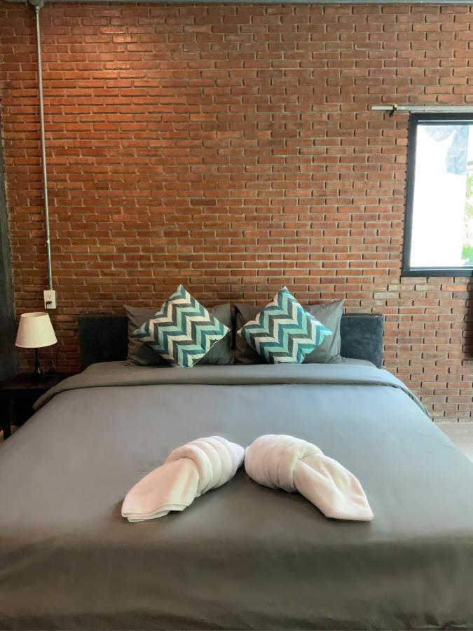 Baan Tonjaeng Resort Chainat Bagian luar foto