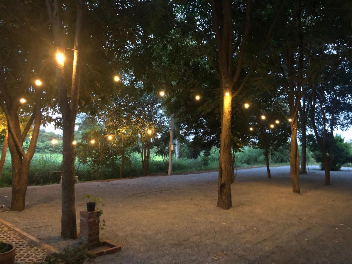 Baan Tonjaeng Resort Chainat Bagian luar foto