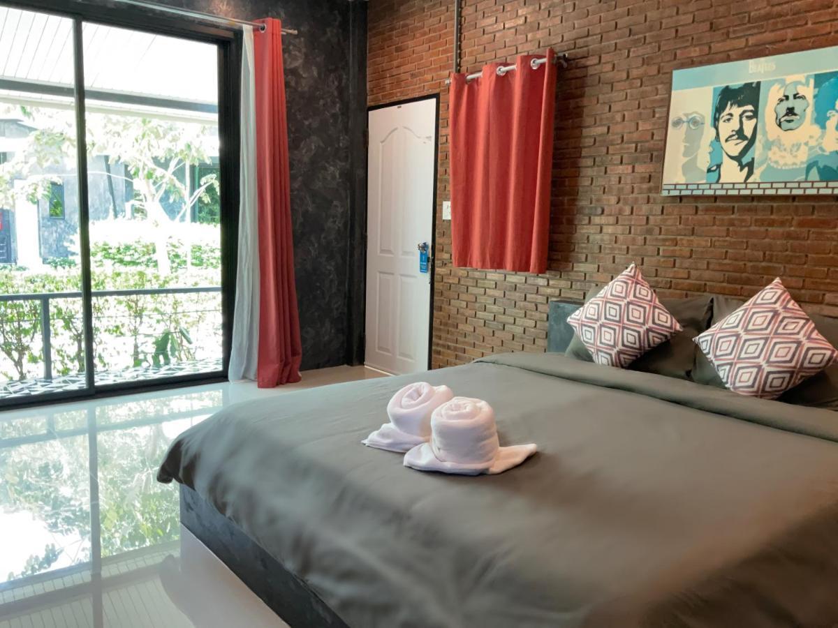 Baan Tonjaeng Resort Chainat Bagian luar foto